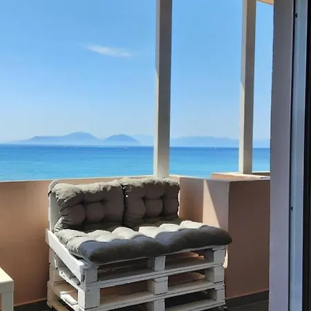 Apartamento Maistros Seafront Pondi