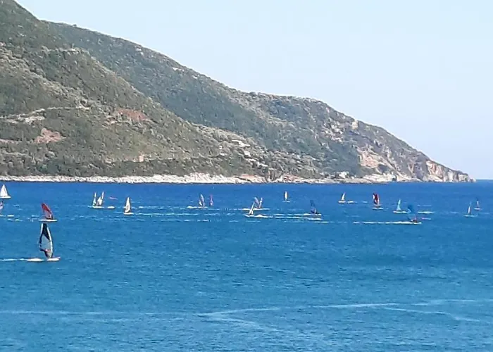 Maistros Seafront Pondi