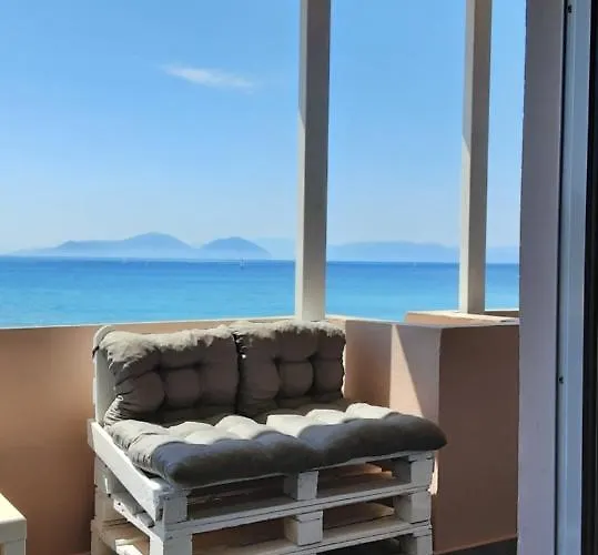 דירה Maistros Seafront Pondi