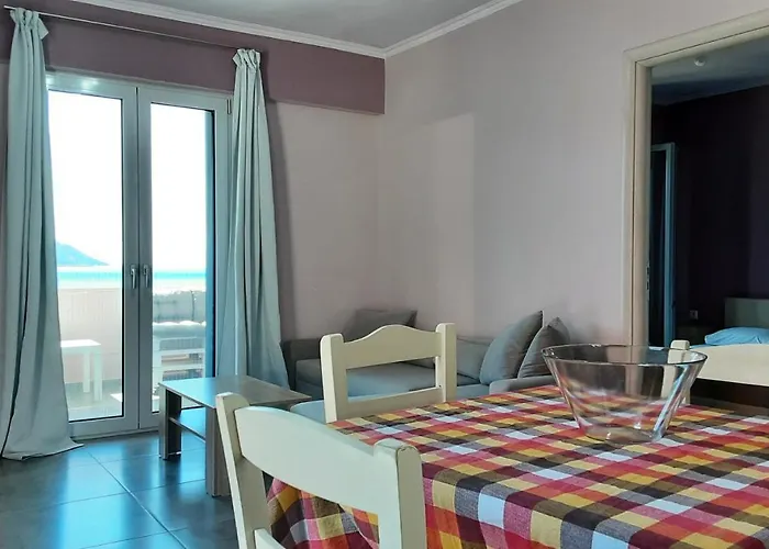 Maistros Seafront דירה