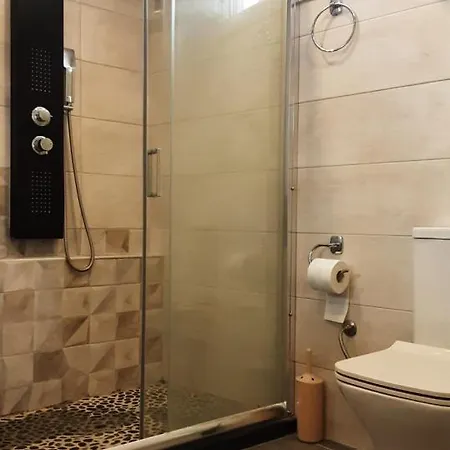 Maistros Seafront * Pondi